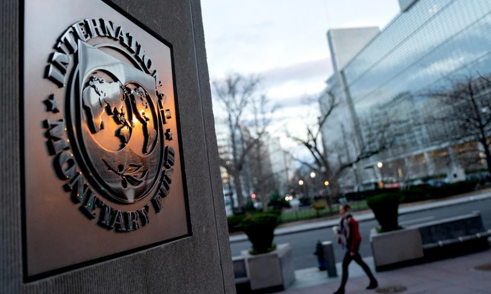 ΔΝΤ: Σε ανοδική πορεία το παγκόσμιο δημόσιο χρέος, με εκρηκτικά ελλείμματα σε ΗΠΑ και Κίνα